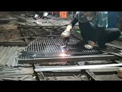 303 Walkway Channels Galvanized Safety Grating Non Slip Perforated Stair Treads Metal Grate