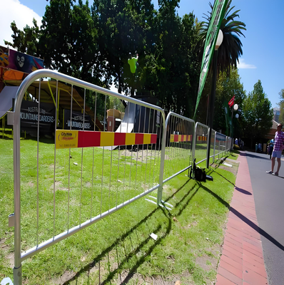 Galvanized Steel Crowd Control Barrier with 1.1m Height and 2m Length for Heavy Duty Safety Fence