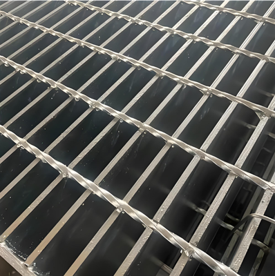 Anti Corrosion Galvanized Steel Grating with 32x5mm Bearing Bar Size for Bridge Decking Panel