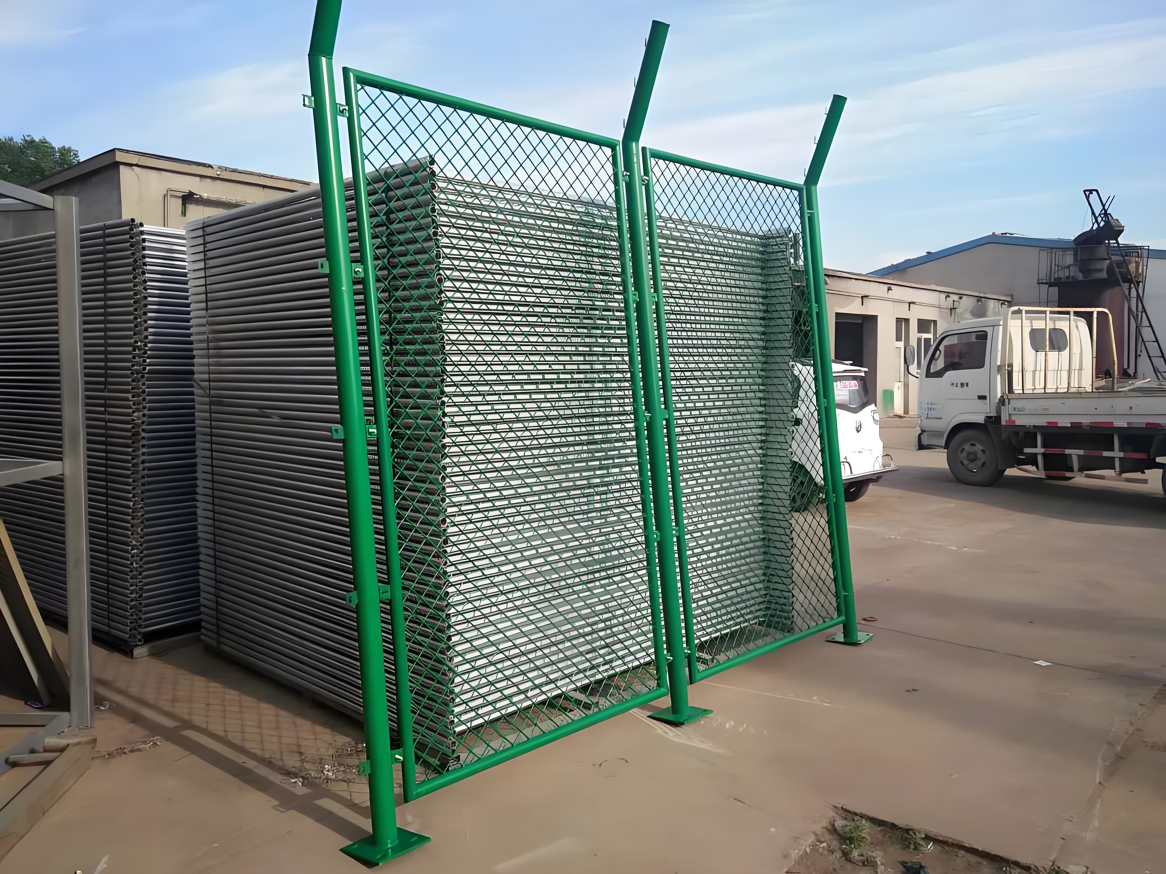 Heavy Duty Diamond Wire Mesh Fence 1.8M Expanded Metal Mesh Fencing For ...