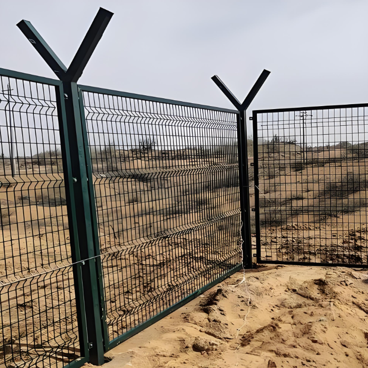 Welded Y Post Metal Fence With Razor Wires
