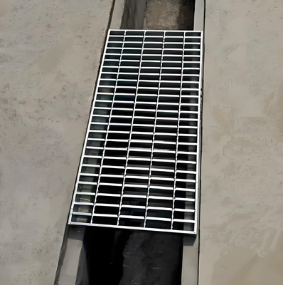 S235JR Grip Strut Galvanized Steel Grating with 30mm Bearing Bar Pitch for Offshore Platform Walkways